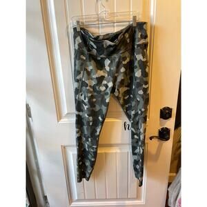 Athleta lighting 7/8 XLT  camo print women’s leggings